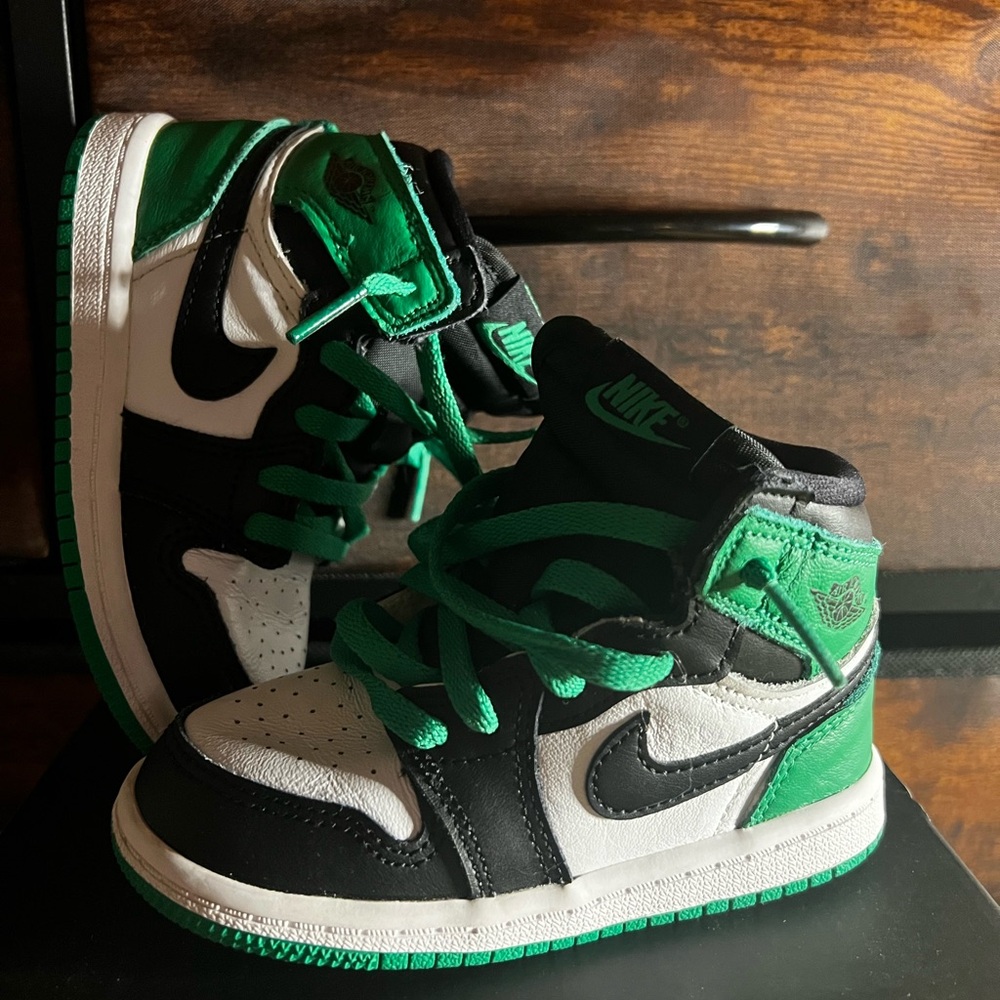 2023 Air Jordan 1 Retro High OG TD
🍀'Lucky Green'🍀
Air Jordan 1 / Sneakers /